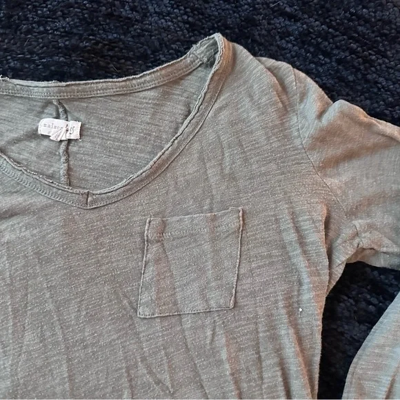 Green Long Sleeve Pocket Tee | Subtle V Neck - Picture 3 of 8